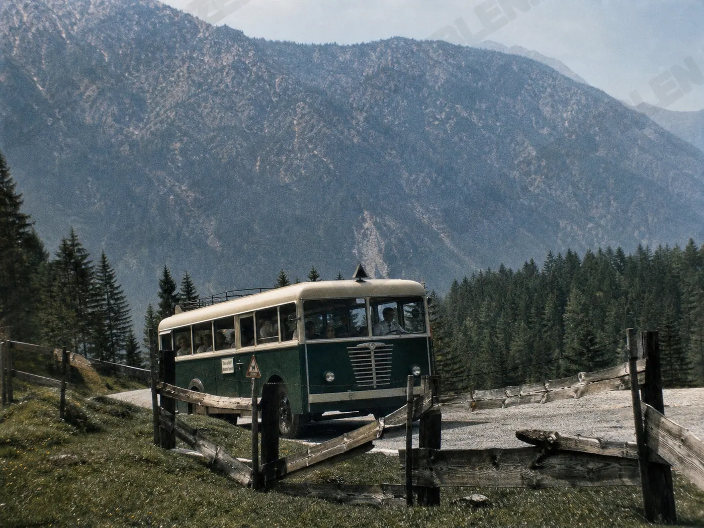 Speisewagenautobus auf der Strecke München-Bayrischzell