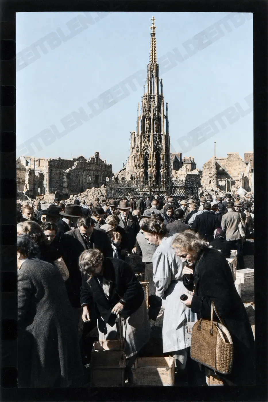 Markttag am Schönen Brunnen in Nürnberg, 1949