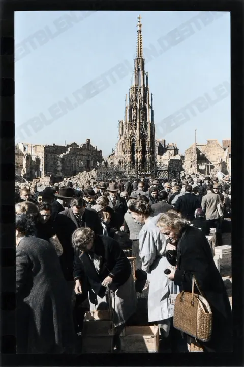 Markttag am Schönen Brunnen in Nürnberg, 1949