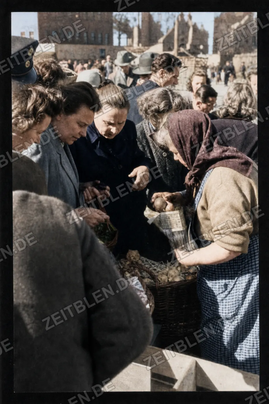 Einkauf auf dem Nürnberger Markt, April 1949