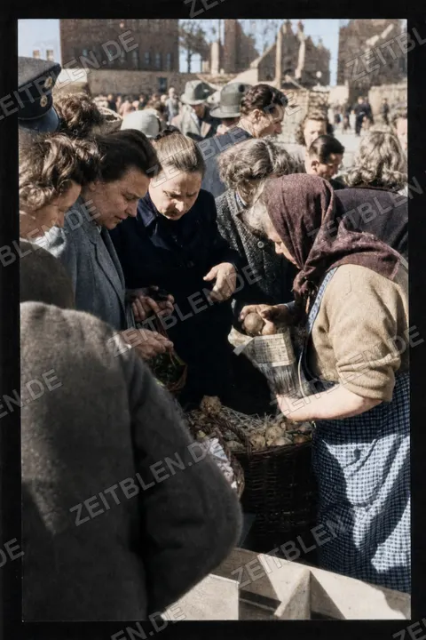 Einkauf auf dem Nürnberger Markt, April 1949