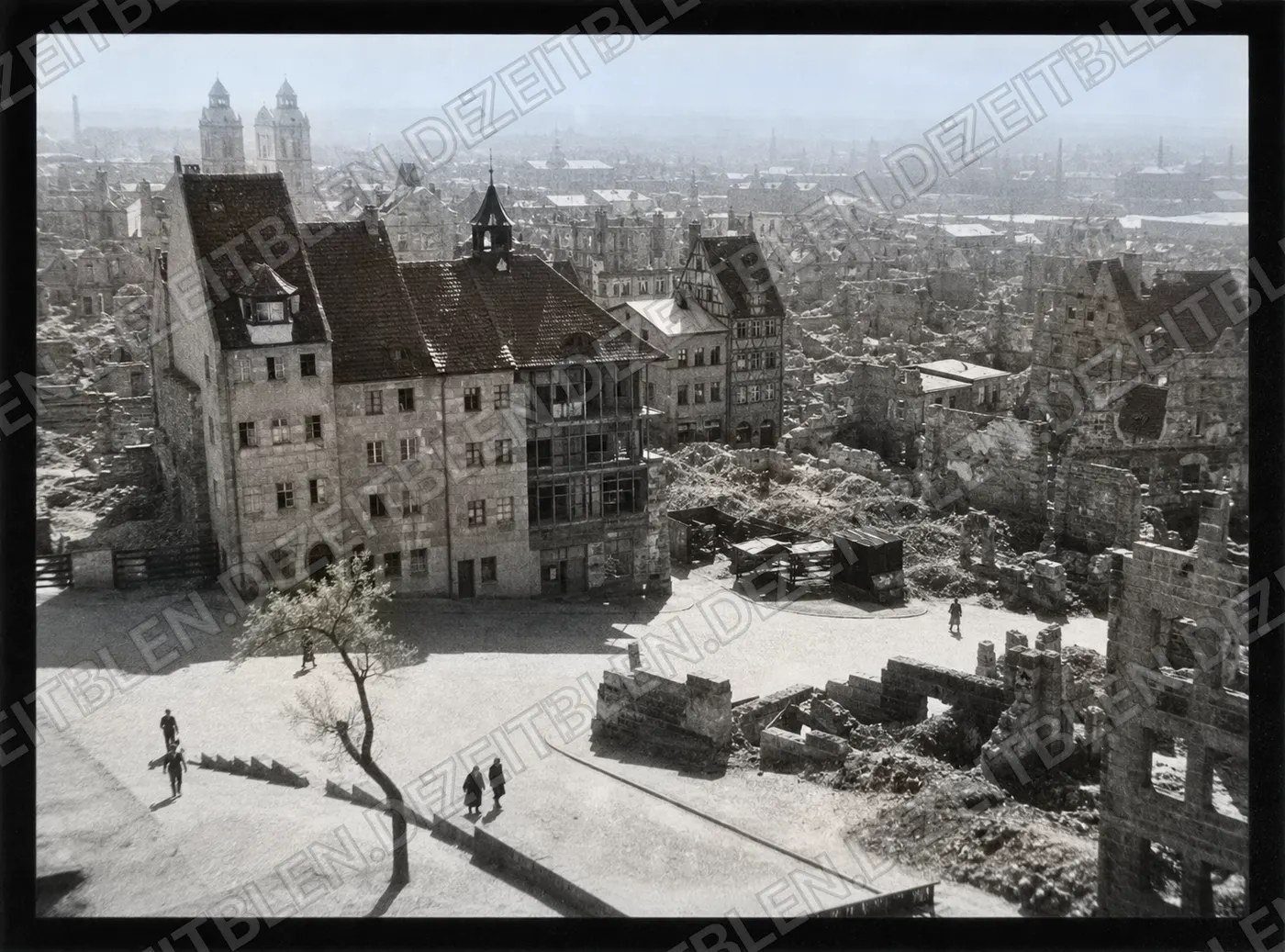 Blick über die zerstörte Nürnberger Altstadt, April 1949