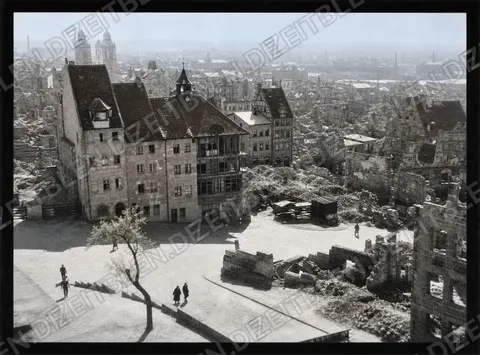 Blick über die zerstörte Nürnberger Altstadt, April 1949