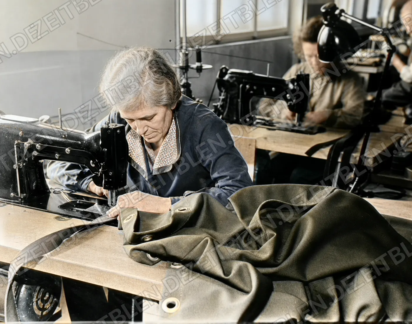 Rucksackfertigung bei Schnabel und Braun in München, April 1949