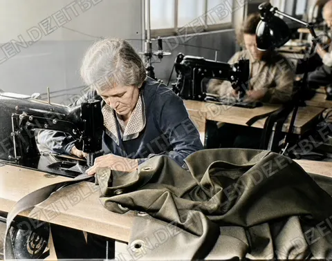 Rucksackfertigung bei Schnabel und Braun in München, April 1949