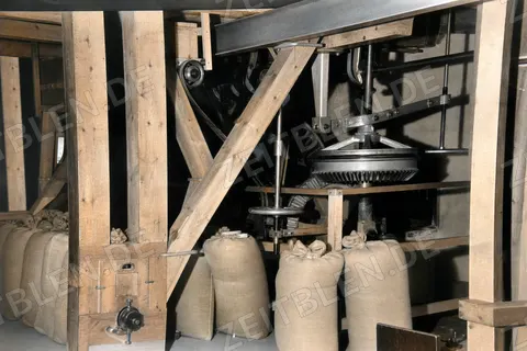 Mühlentechnik und Sackspeicher in der Kunstmühle München, April 1949