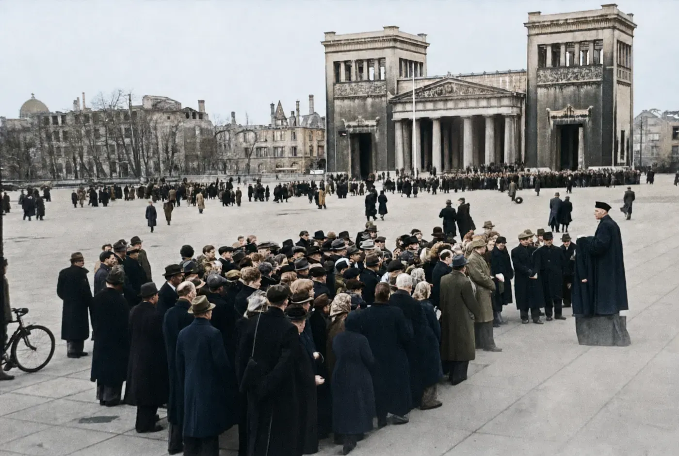Kundgebung des Antibolschewistischen Blocks vor den Propyläen