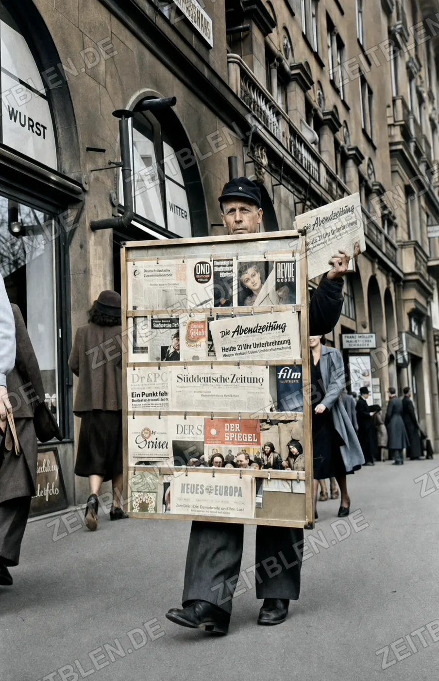 Mobiler Zeitungsverkäufer in München, April 1949