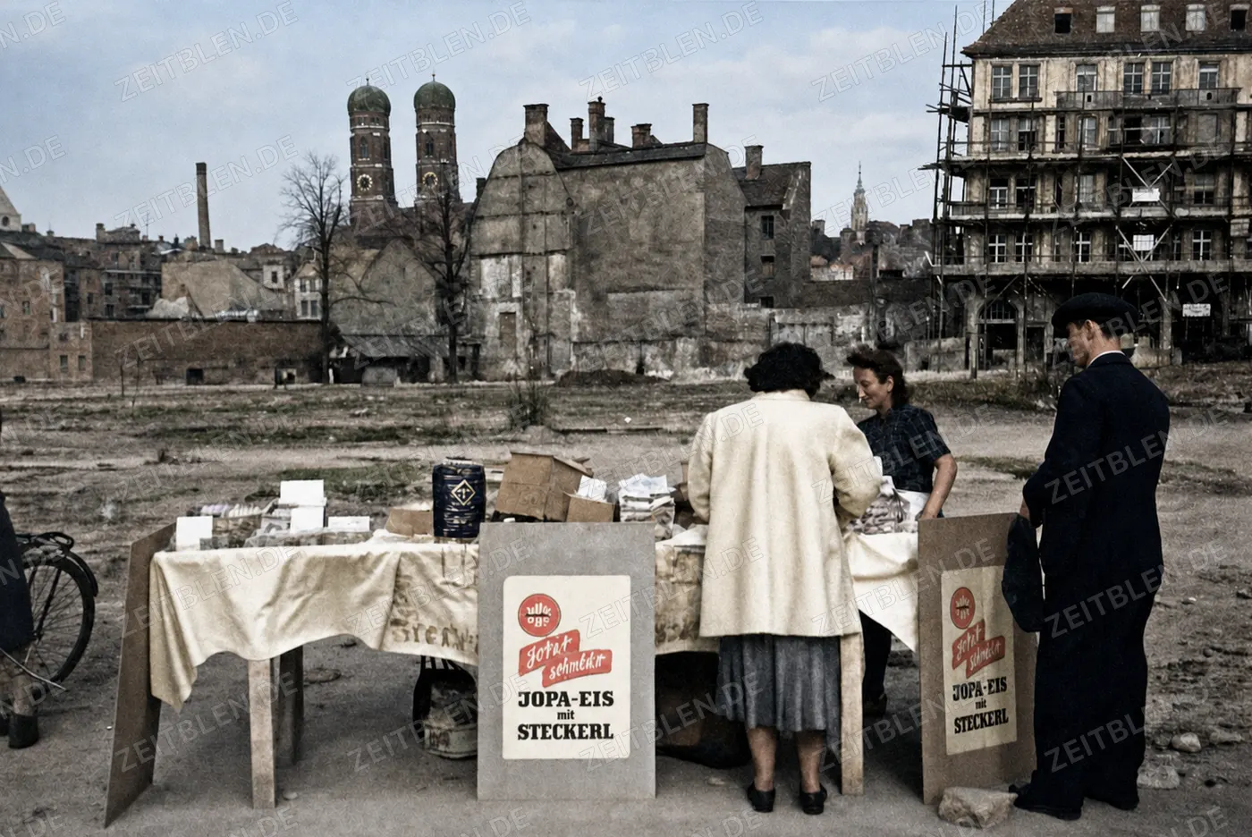 JOPA-Eis-Stand vor Trümmerfläche in München, April 1949