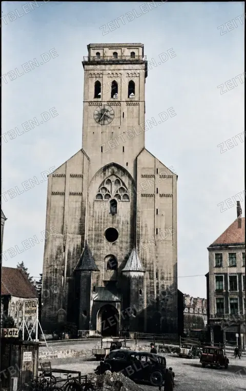 St. Peter „Alter Peter“ in München nach Kriegsschäden, April 1949