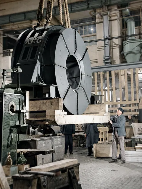 AEG-Schwertechnik in einer Fabrikhalle