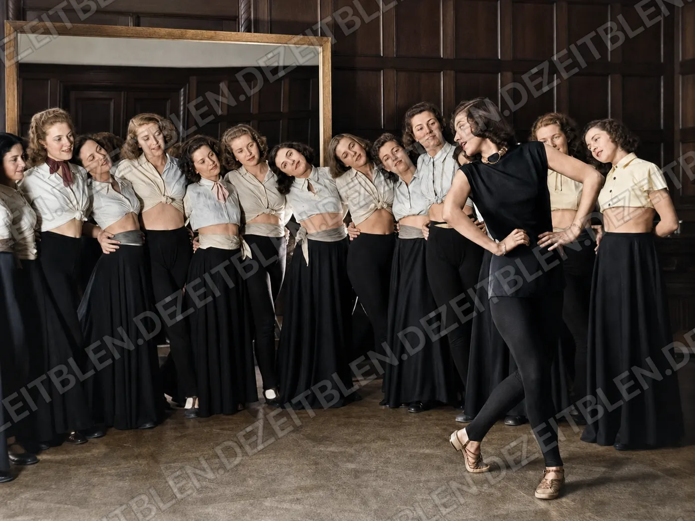 Tanzprobe einer Revuegruppe in Berlin