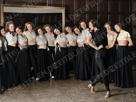 Tanzprobe einer Revuegruppe in Berlin