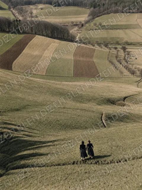 Wanderung durch eine laendliche Landschaft