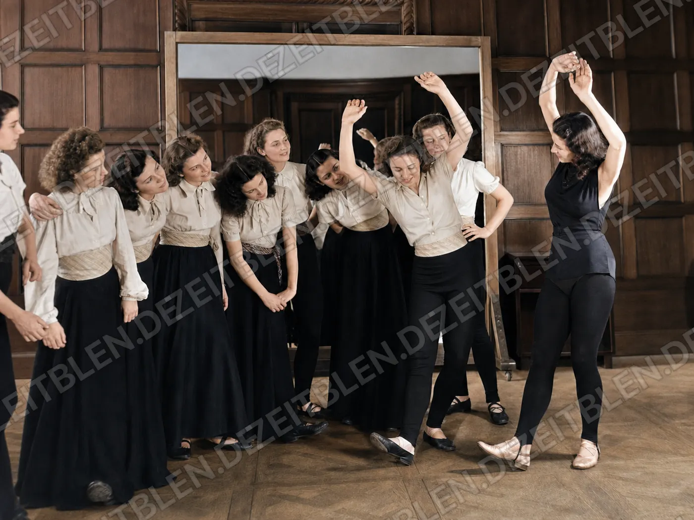 Ballettstunde vor dem Spiegel in Berlin