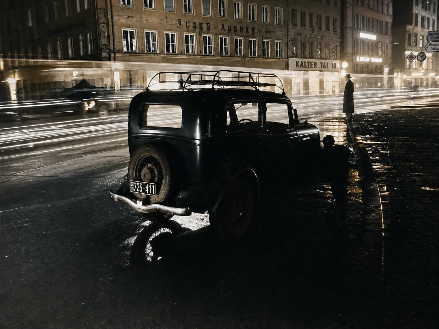 Nächtlicher Straßenverkehr mit Lichtspuren, März 1950