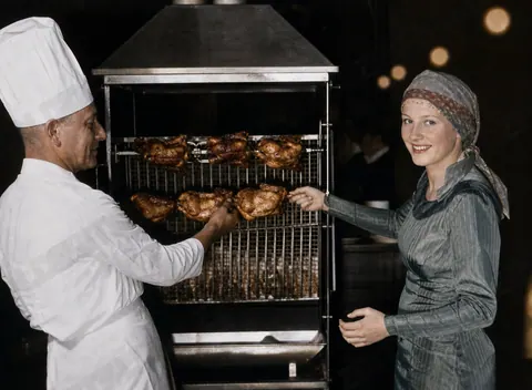 Frisch gegrillte Hähnchen im Löwenbräukeller