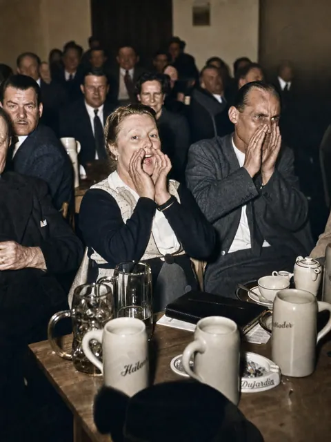 Teilnehmer der Bierpreis-Protestkundgebung in München