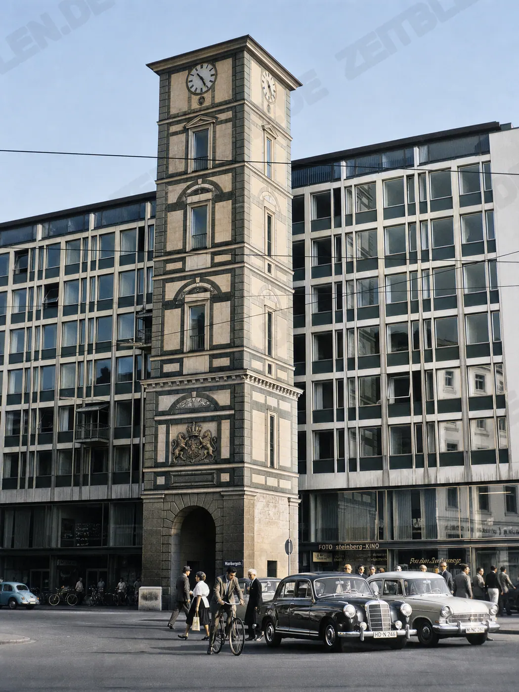 Neue Maxburg mit erhaltenem Turm in München