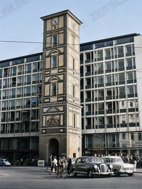 Neue Maxburg mit erhaltenem Turm in München