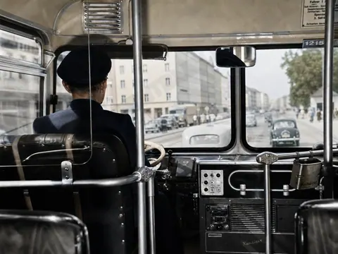 Städtischer Busfahrer am Arbeitsplatz
