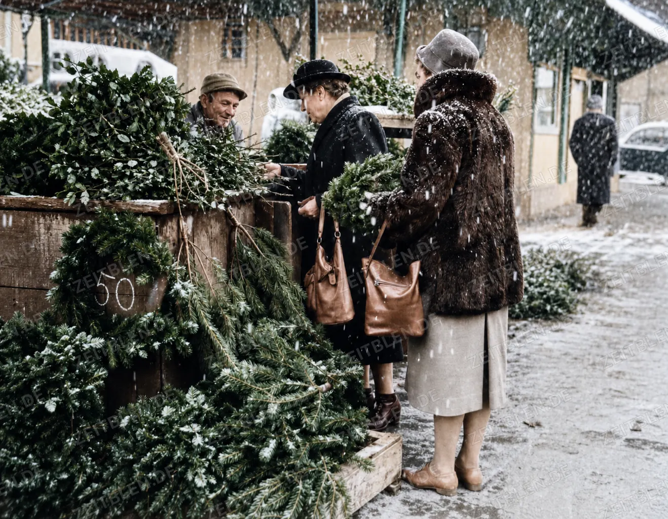 Schneebedeckter Grünwarenstand am Viktualienmarkt, 1956
