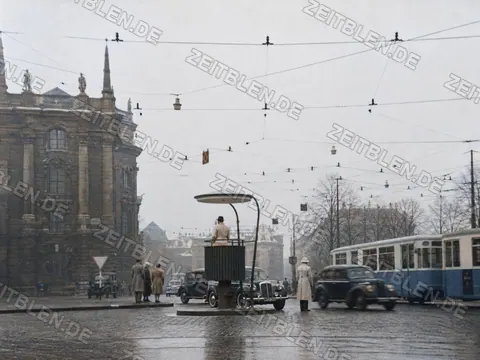 Verkehr am Stachus in München, 1956