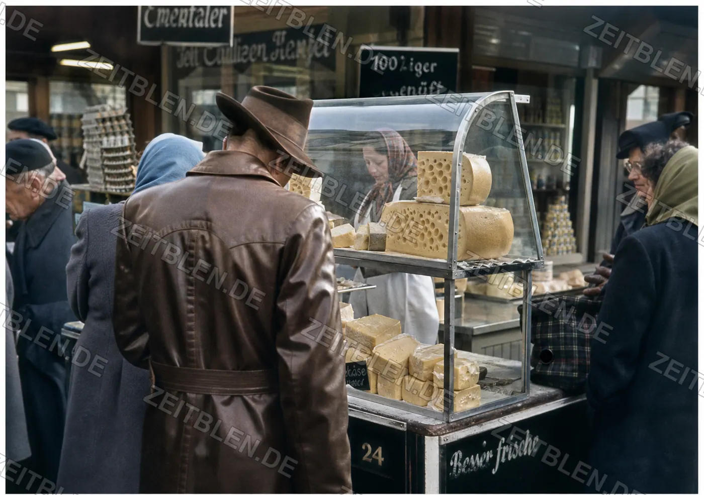 Käsestand am Viktualienmarkt in München, Frühjahr 1956