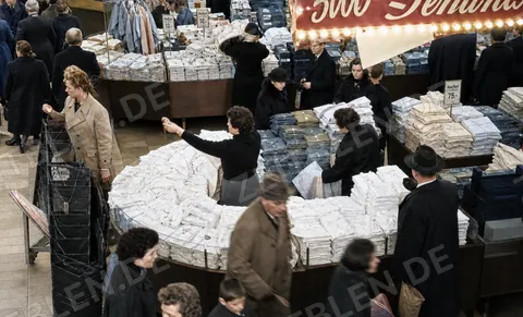 Haustextilien beim Winterschlussverkauf im Kaufhof, 1956