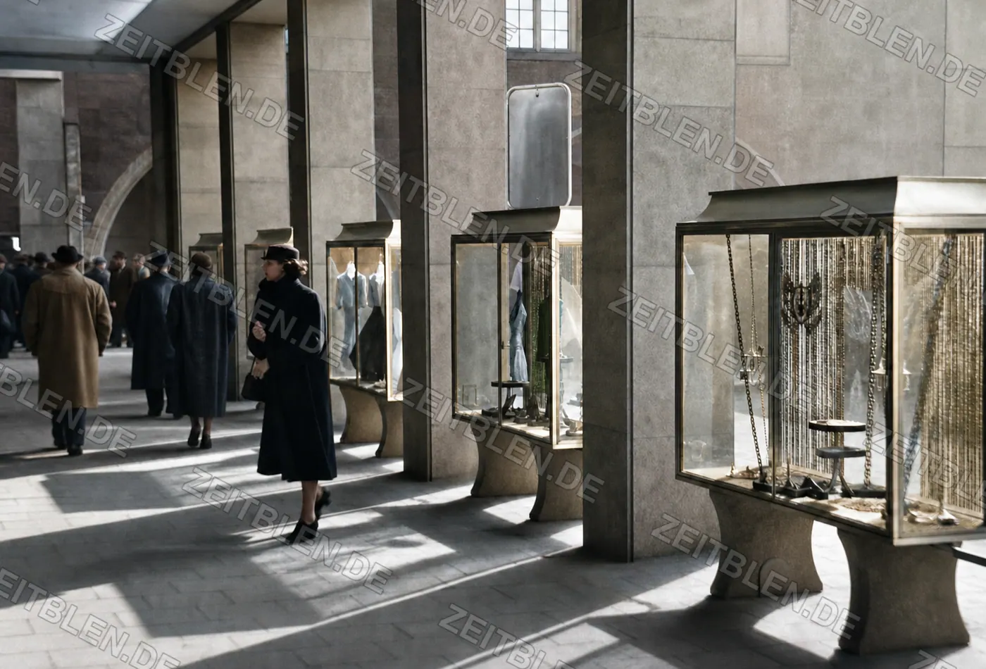 Schaufensterbummel im Münchner Geschäftsleben, 1956