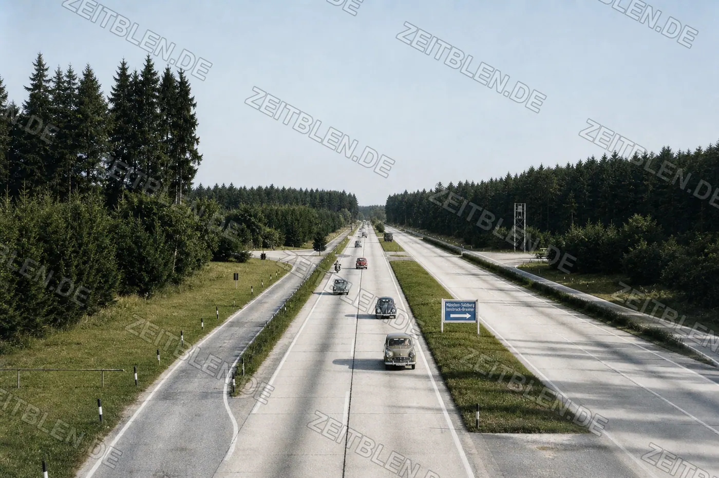 Ruhiger Verkehr auf der Autobahn München-Salzburg, 1955