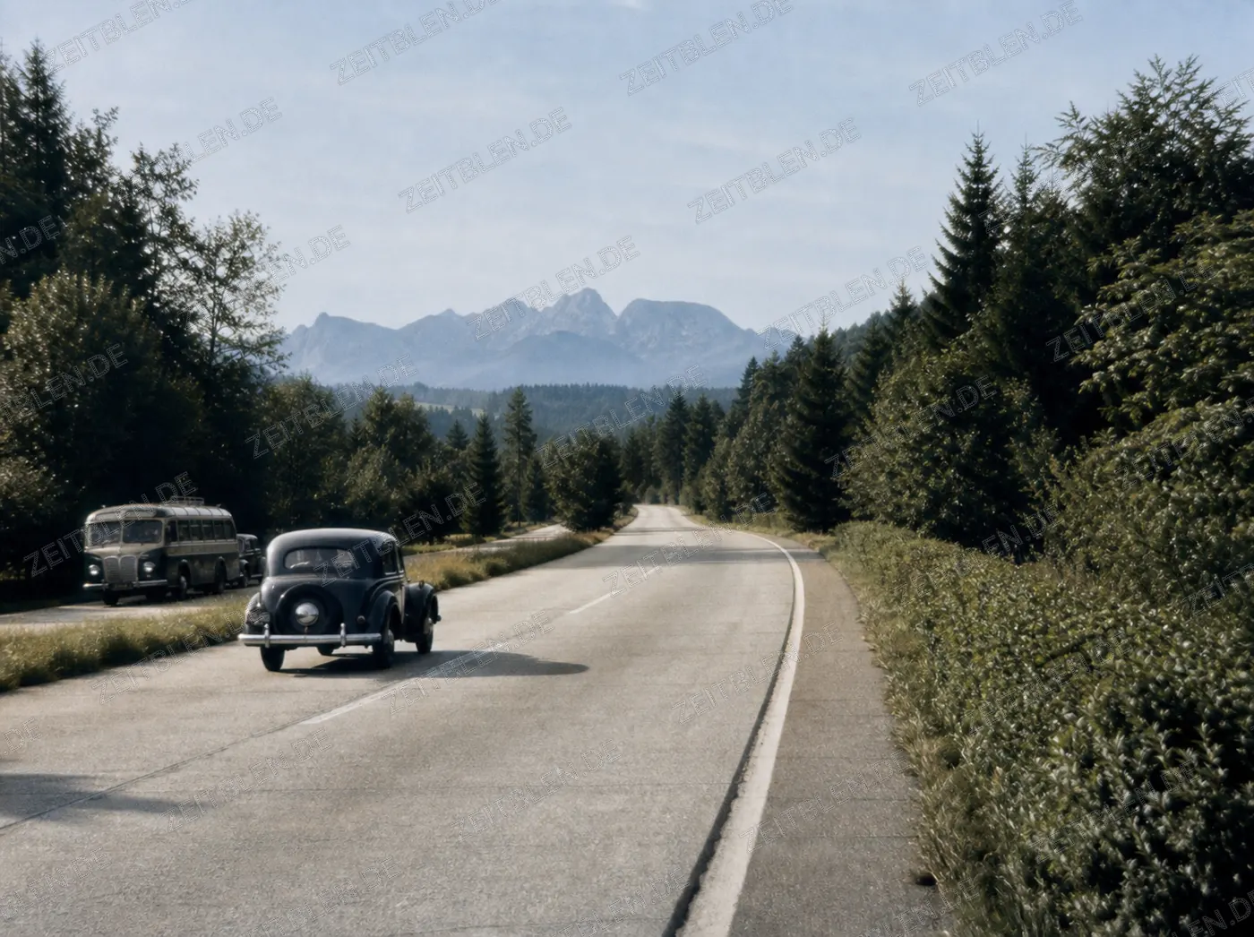 Unterwegs Richtung Alpen auf der Autobahn, 1955