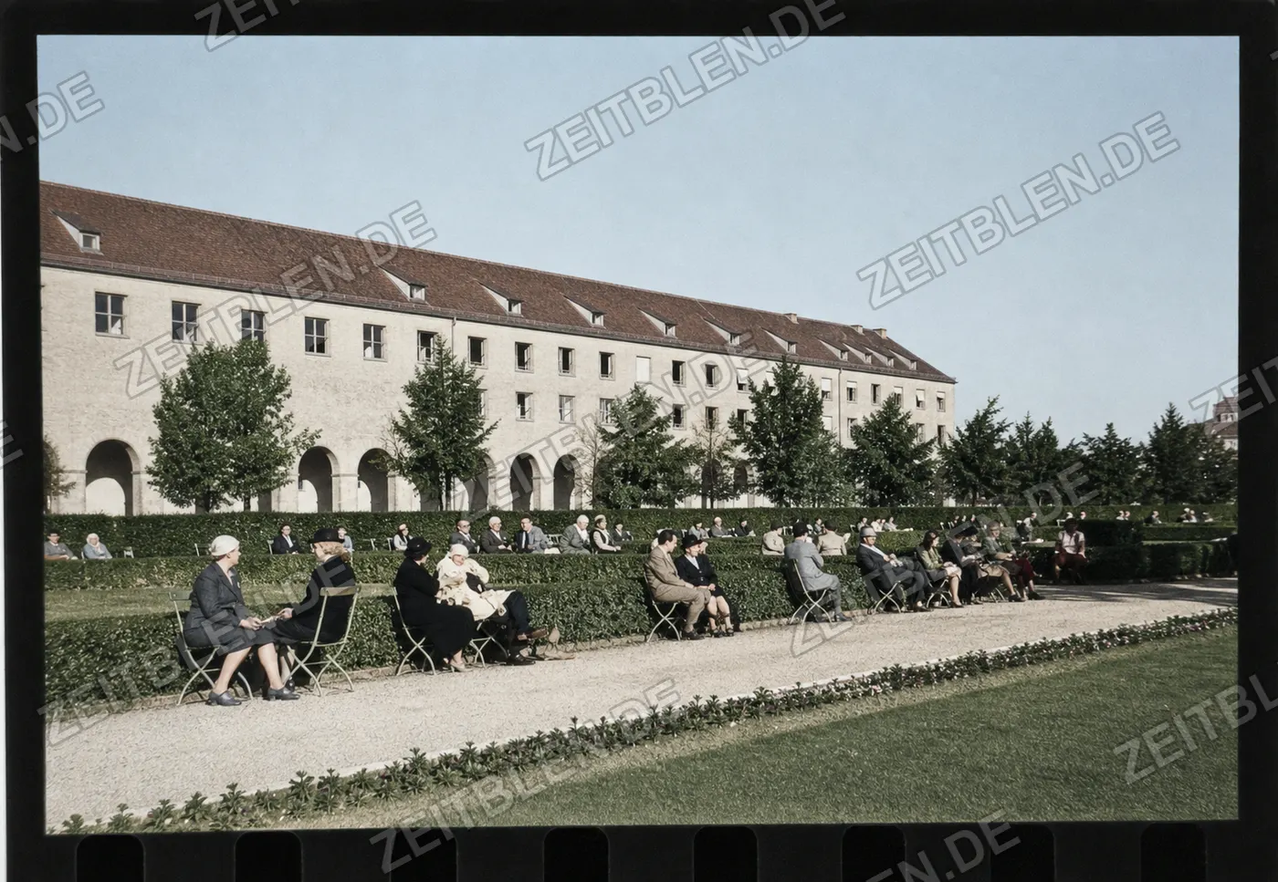 Besucher im Hofgarten der Münchner Residenz, 1955