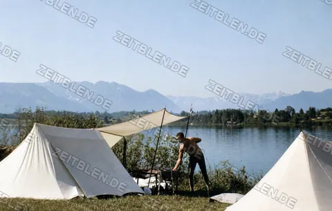 Zelte am See im Alpenvorland, 1955