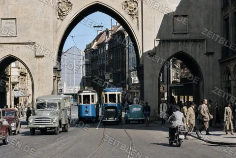 Stadtverkehr am Karlstor/Stachus, 1954