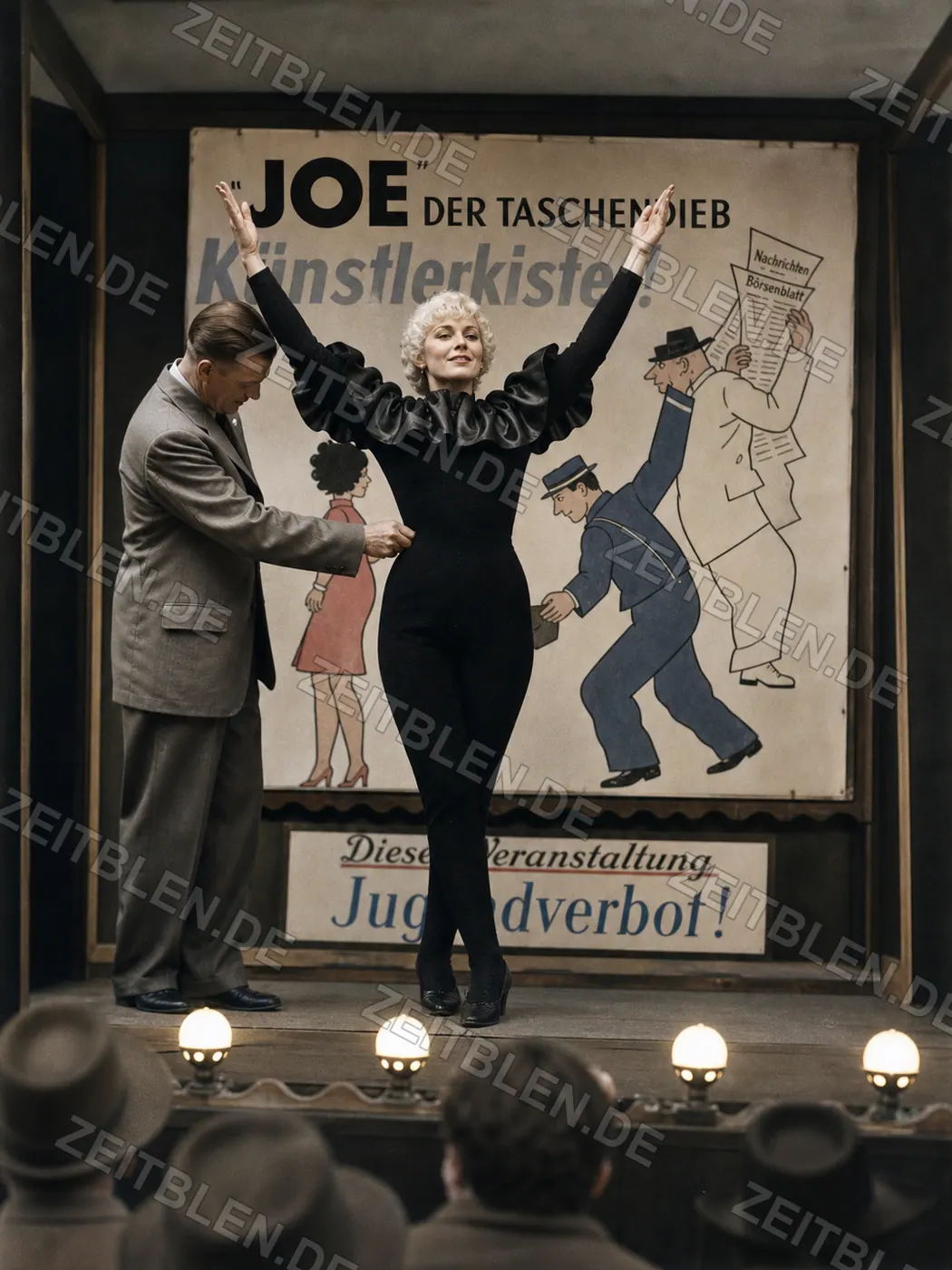 Vorführung „Joe der Taschendieb“ auf dem Oktoberfest, 1953