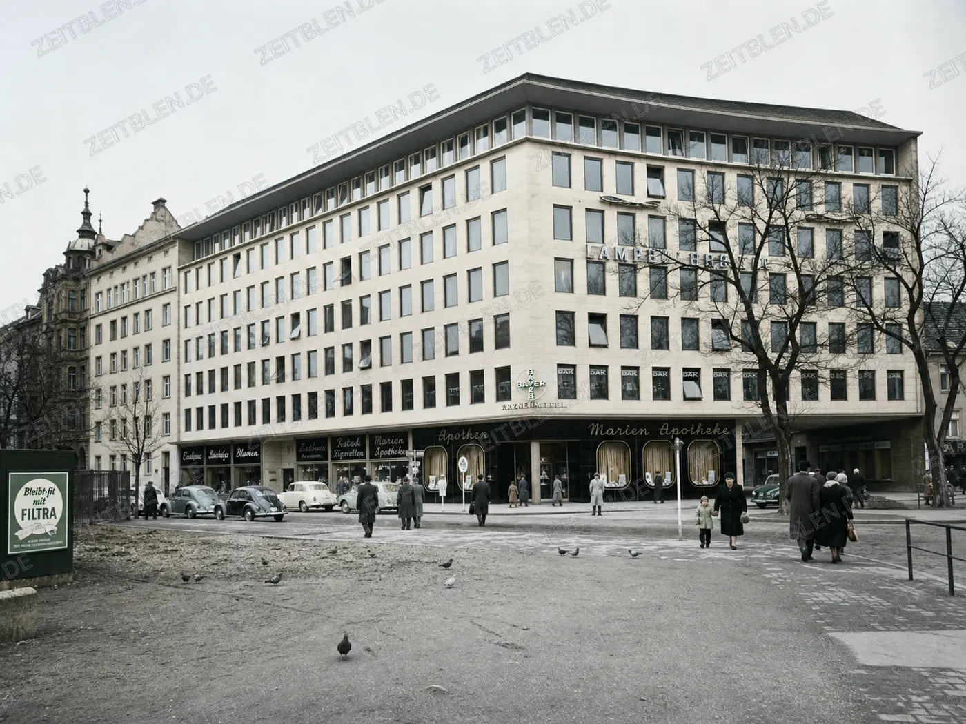 Außenansicht an der Nussbaumstraße mit Marien-Apotheke, 1953