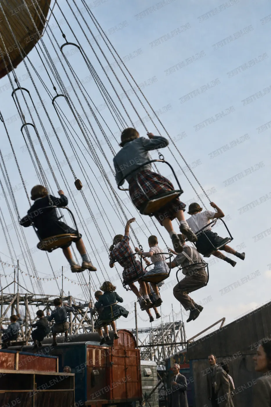Kettenkarussell auf dem Münchner Oktoberfest, 1952
