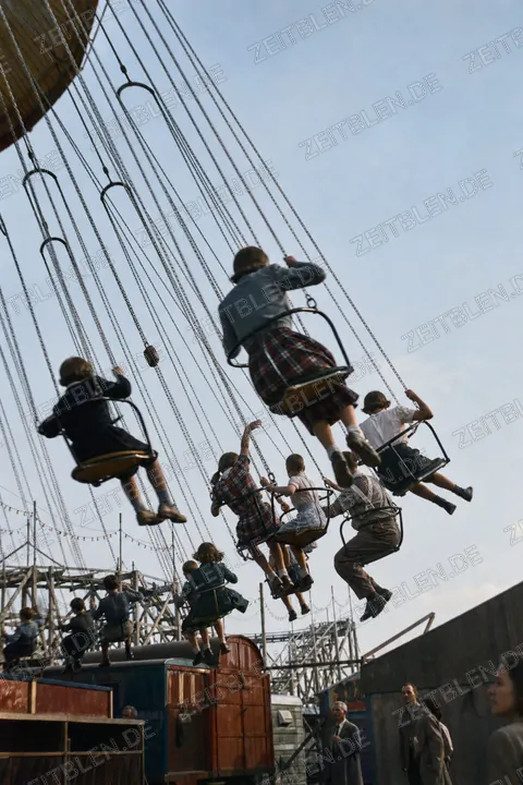 Kettenkarussell auf dem Münchner Oktoberfest, 1952