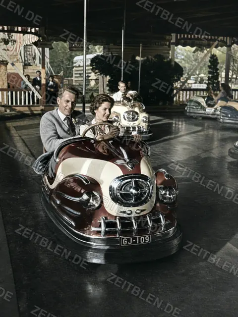 Autoscooter auf dem Oktoberfest, 1952
