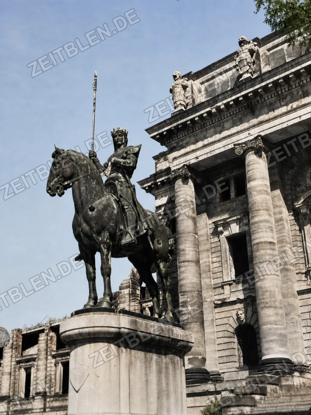 Reiterstandbild Otto I. von Wittelsbach vor dem ehemaligen Armeemuseum, München 1951
