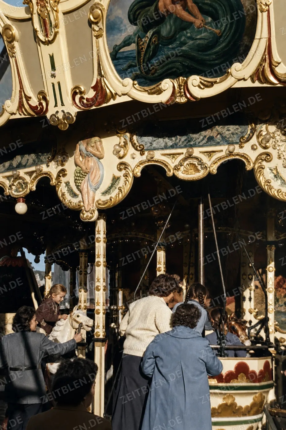 Kinderkarussell auf dem Oktoberfest, München 1958