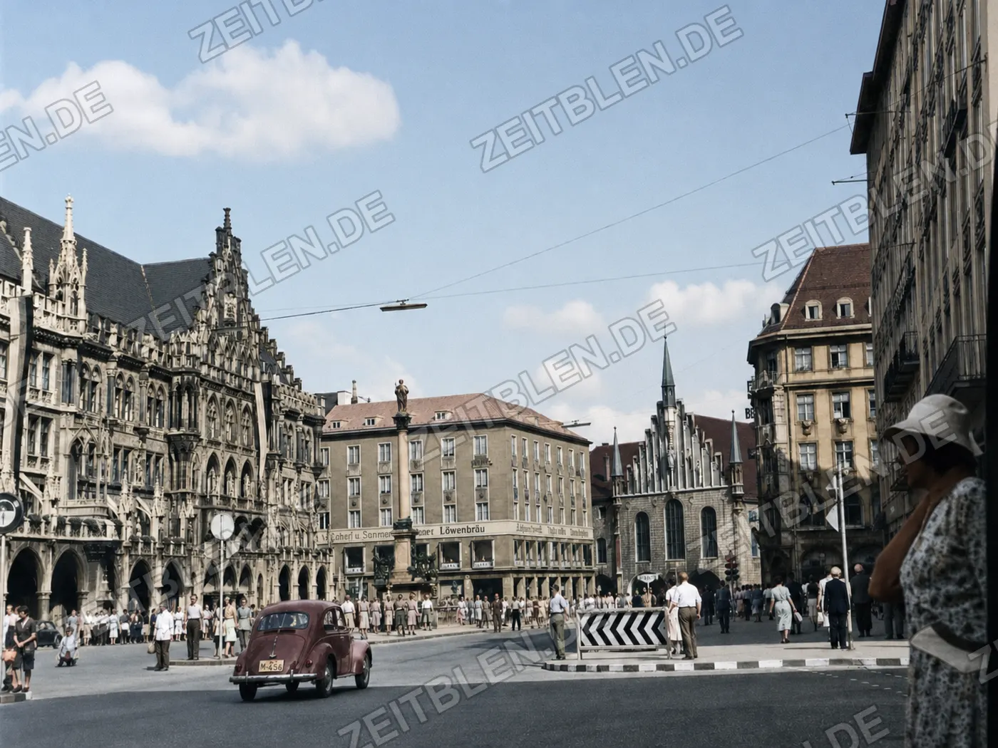 Verkehr am Marienplatz in München, 1958