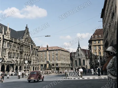 Verkehr am Marienplatz in München, 1958