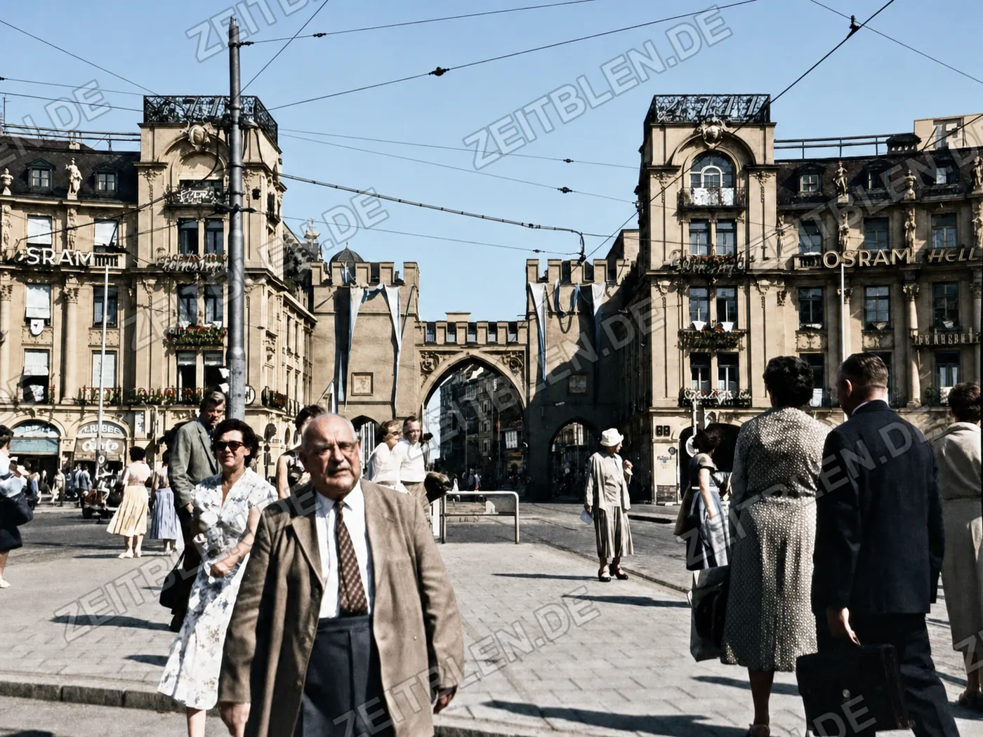 Karlstor am Stachus mit Fußgängern, München 1958