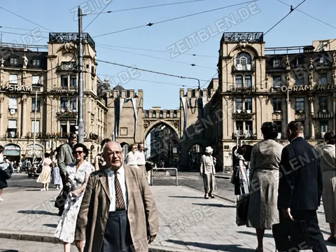 Karlstor am Stachus mit Fußgängern, München 1958