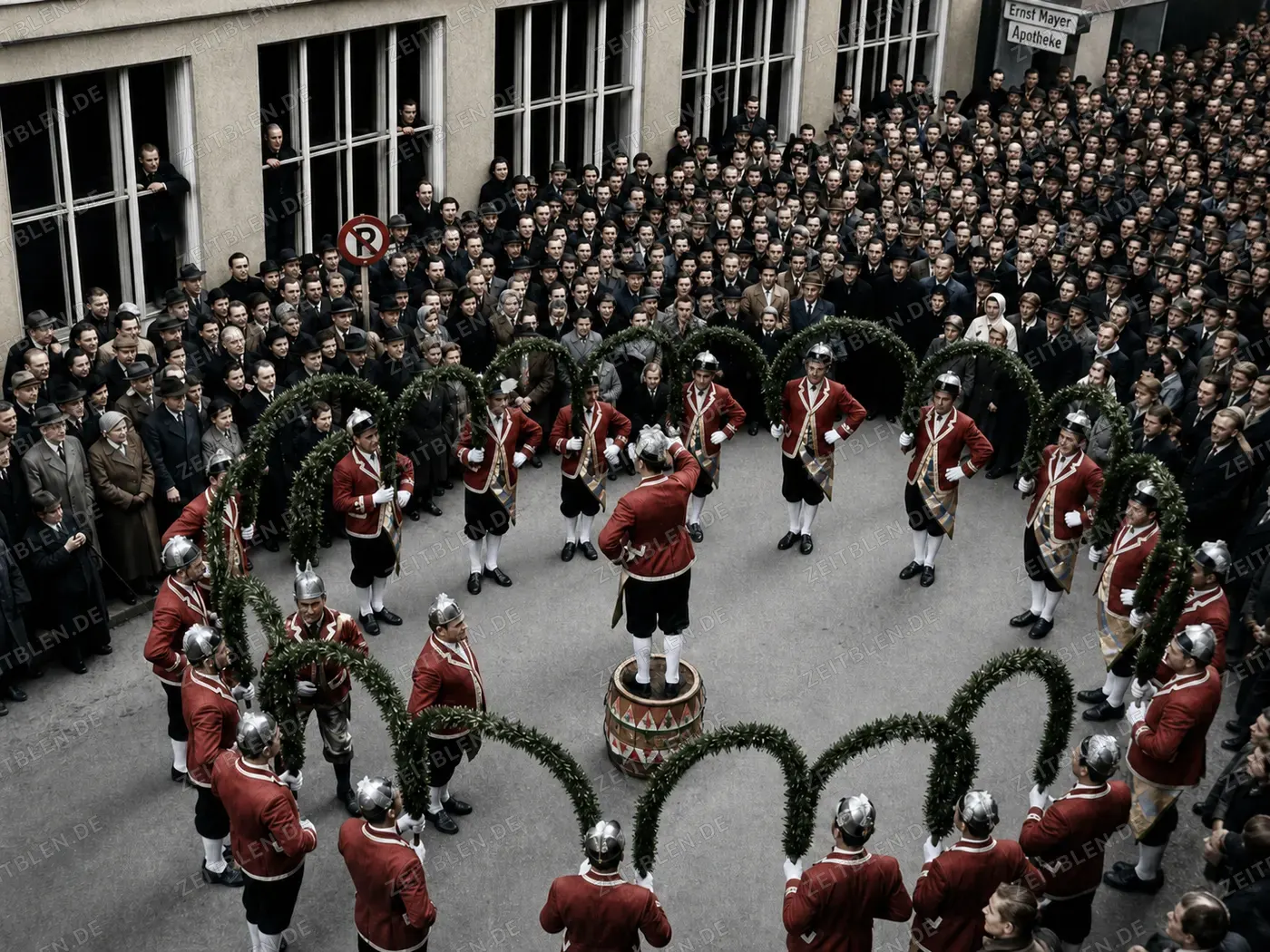 Schäfflertanz mit Girlandenformation, München 1956