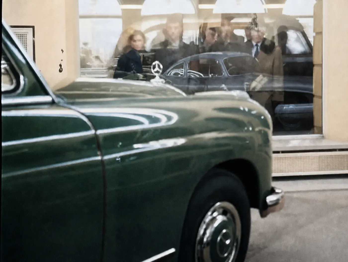 Nahaufnahme eines Schaufensterwagens, München 1956