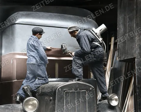 Lackierarbeiten im Karosseriebau Lautenschläger, München 1949