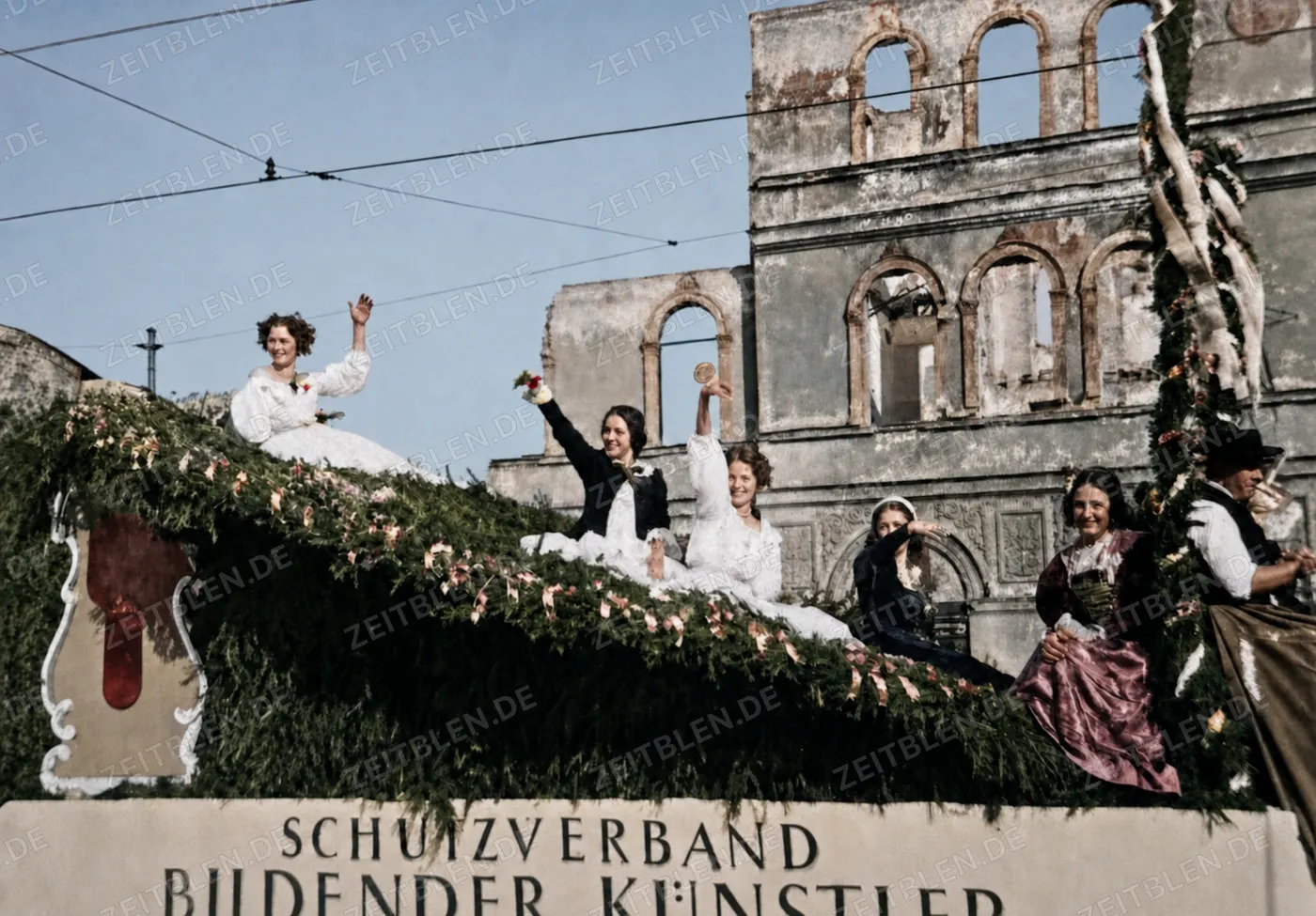 Schutzverband-Festwagen beim Blumenkorso, München 1949